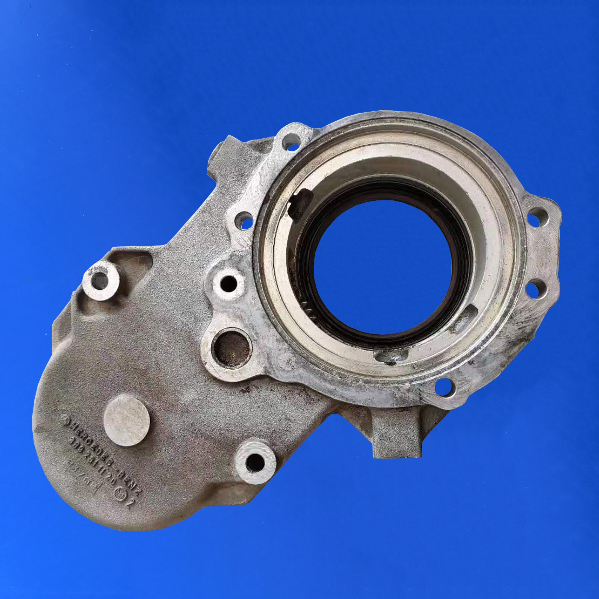 奔驰重卡配件 奔驰重卡变速箱助力泵支架 进口奔驰配件-搜了网