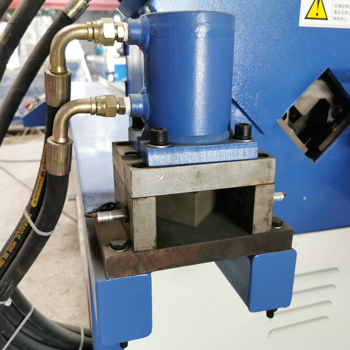 特价供应角铁法兰冲孔机 冲孔机价格 价格合理