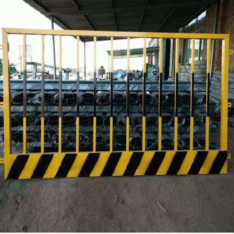 郑州挡脚板厂家 黑黄楼层警示带 镀锌铁皮踢脚板现货