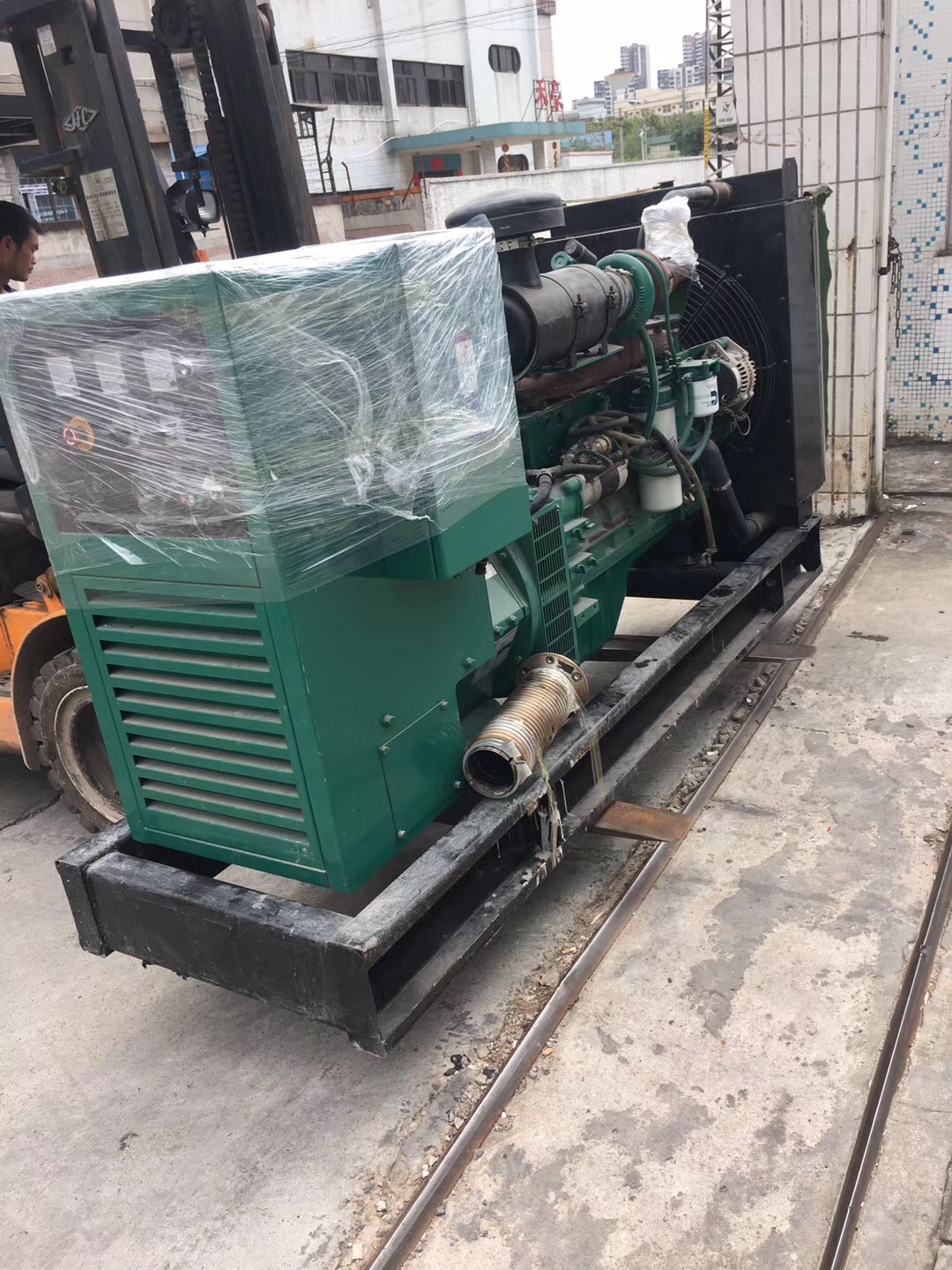 回收旧发电机厂玉柴400kw二手柴油发电机回收出售