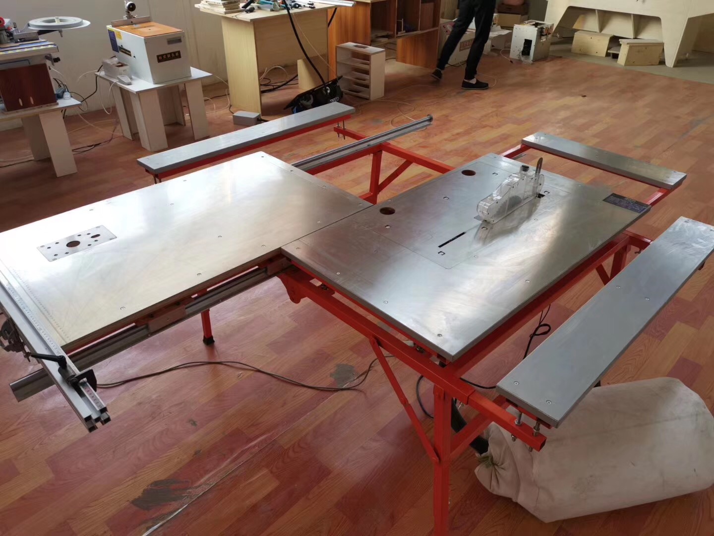 新型家装用无尘子母不锈钢便携推台锯木工小型双锯片裁板精密锯