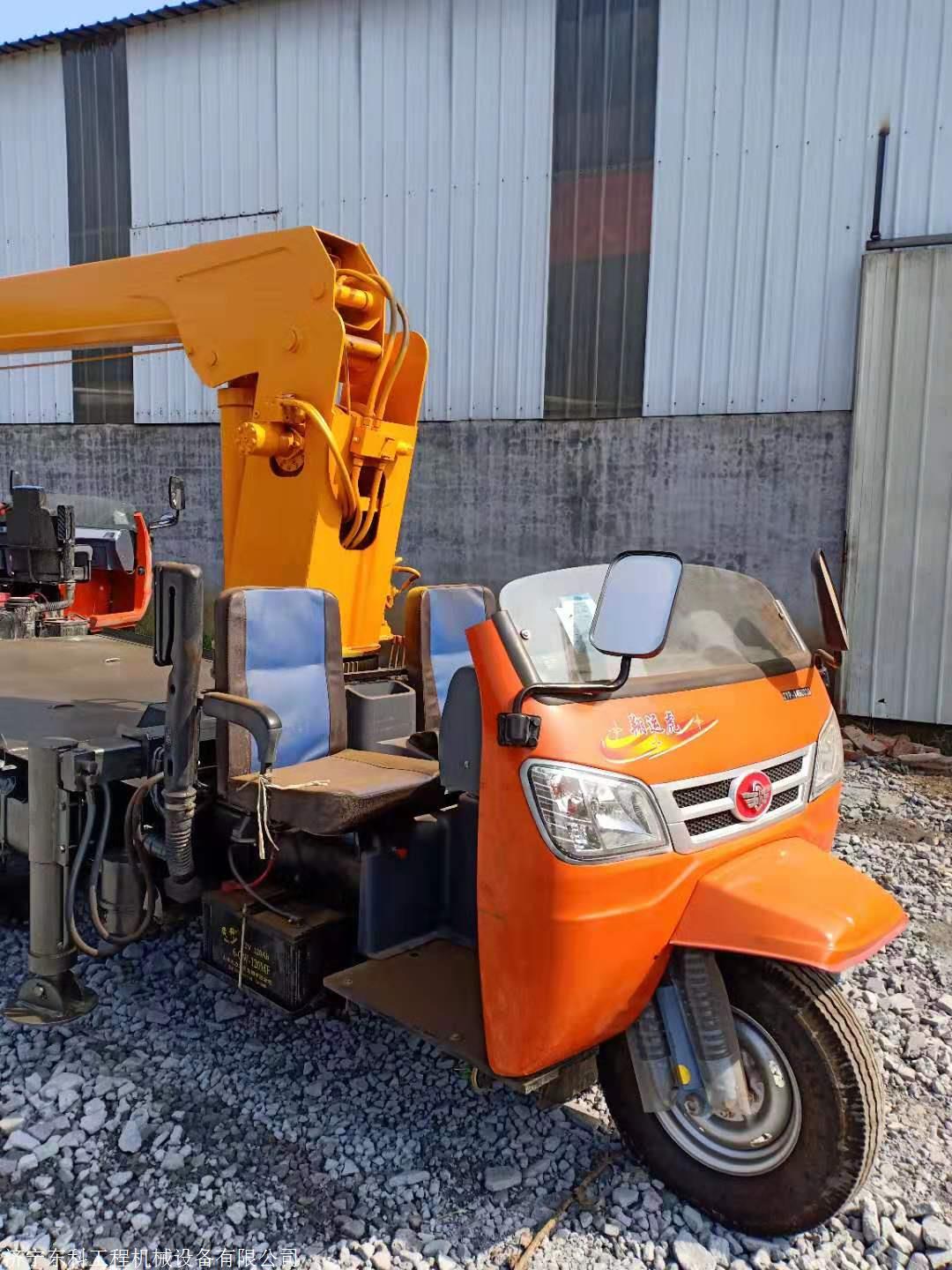 三轮随车吊价格三轮随车吊山东厂家新机型三马车小吊车