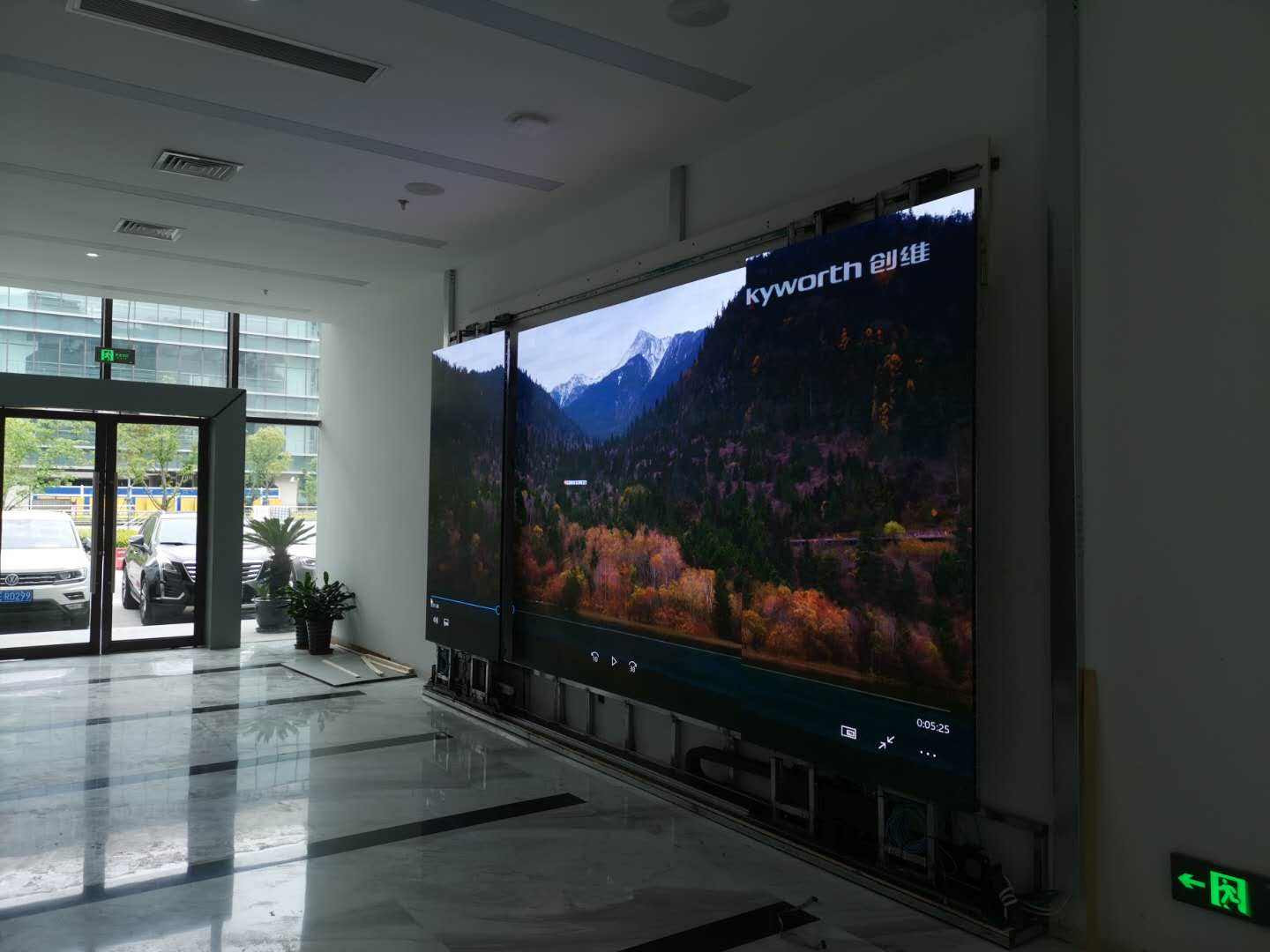 推拼屏led屏在滑轨中的应用