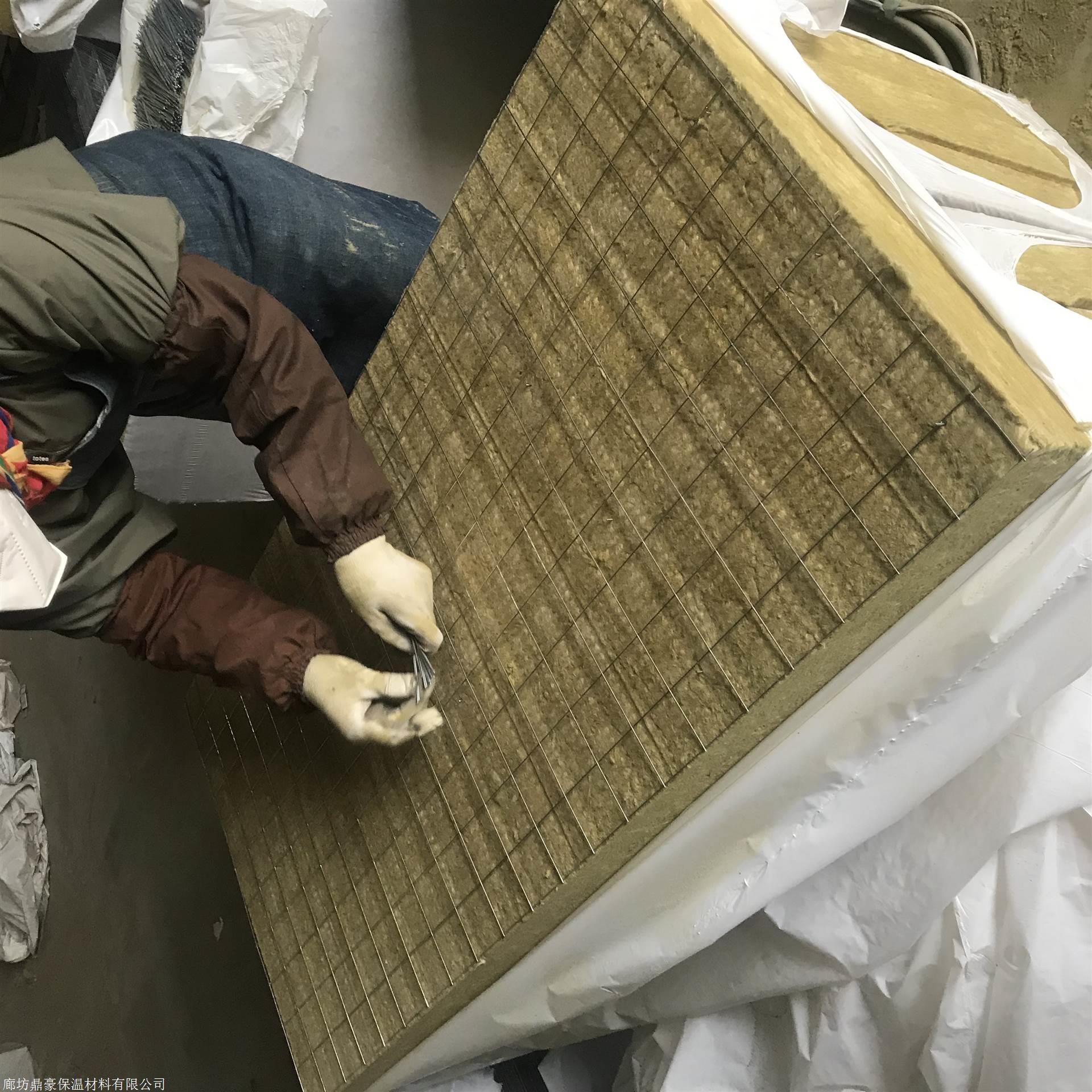 推荐铁丝网夹芯复合岩棉板规格