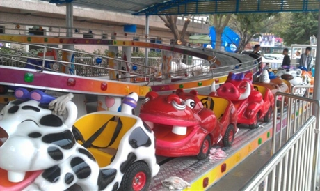 新款迷你穿梭 公園爬山車 動物過山車遊樂設備報價