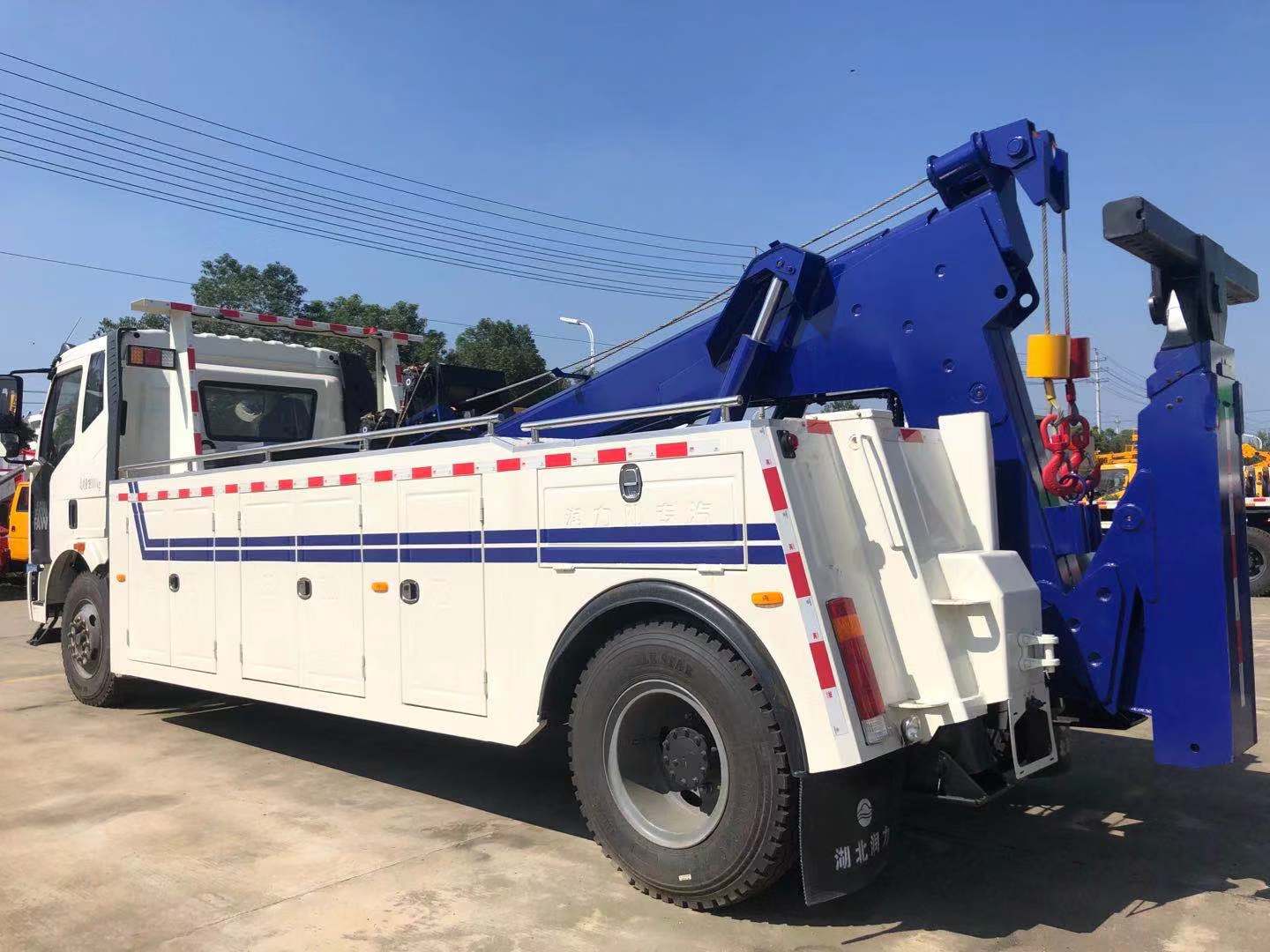 广西重汽拖车 大型一拖一免购置救援车