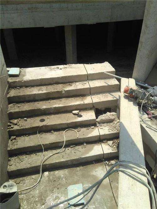 石家庄拆除公司 楼梯静力切割拆除