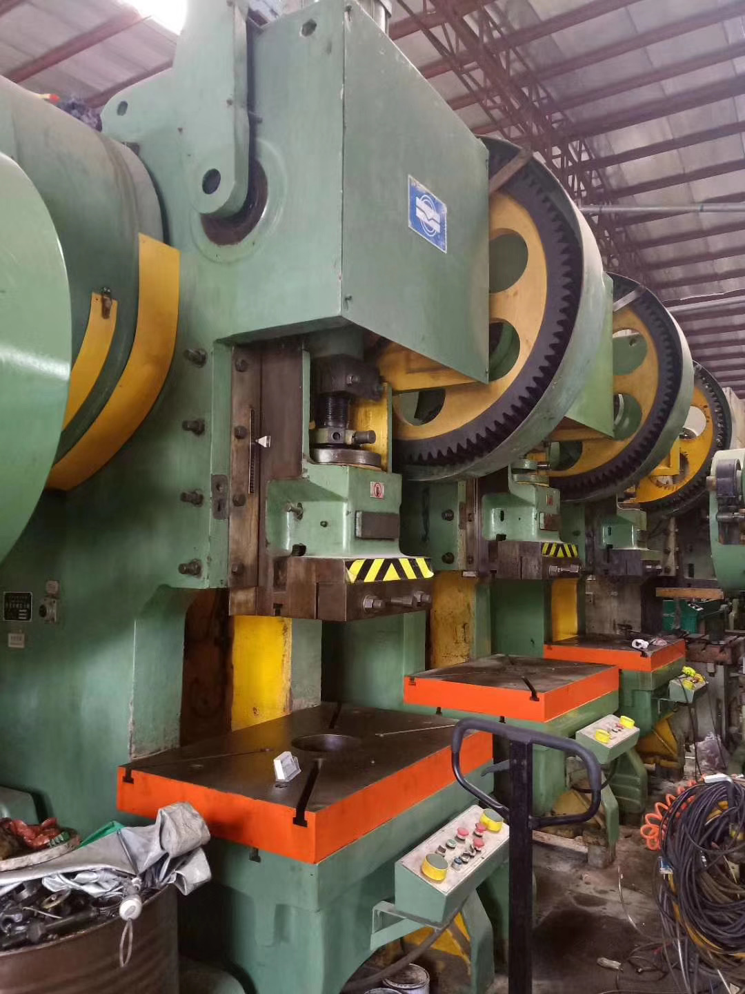 二手冲床回收出售,长期专业上门回收各类二手机床设备,如普通车床