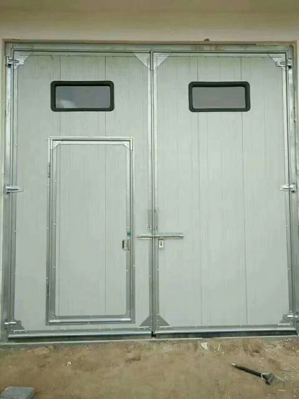 江苏阔福生产工业推拉门工业平开门工业折叠门库房门