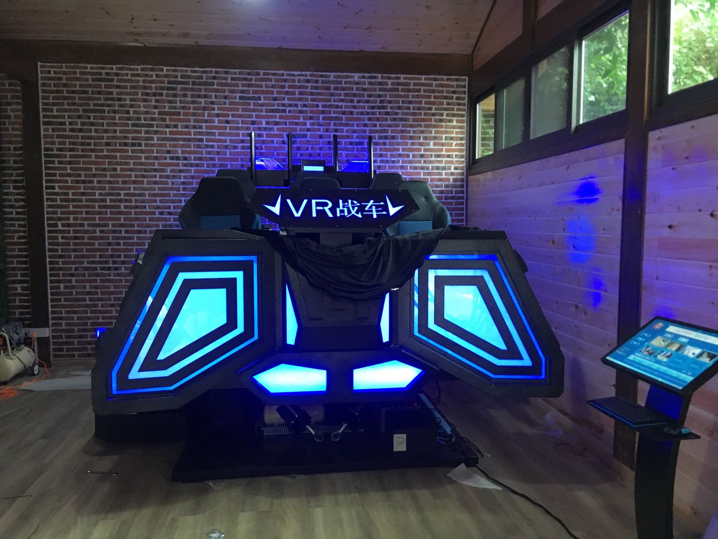 VR游戏设备厂家