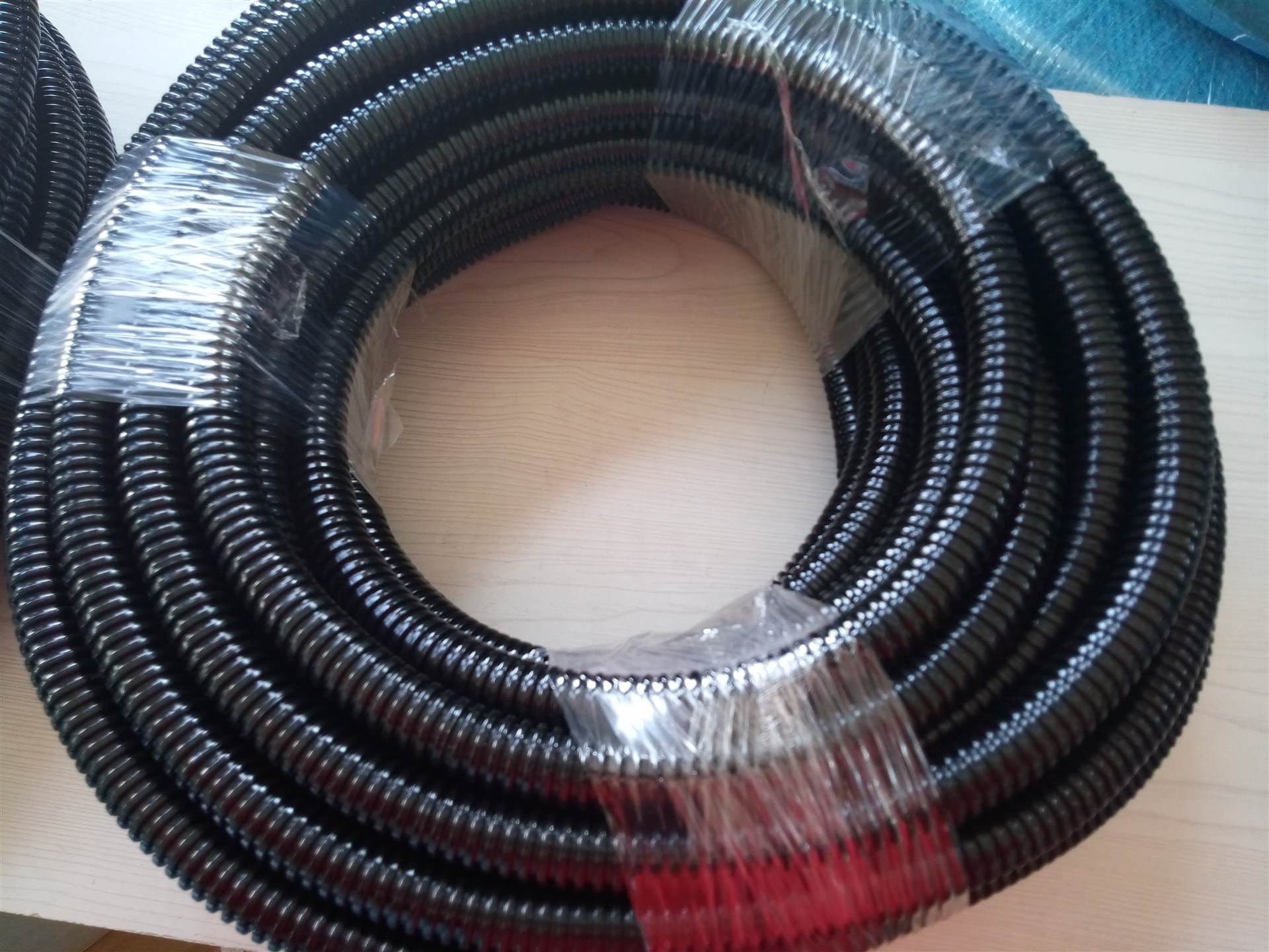 供应信宜市ad25黑色双拼电线套管 全程开口式尼龙软管 线束双拼管