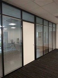 深圳玻璃隔断厂家/供应办公室双层/单层玻璃隔断/工装设计