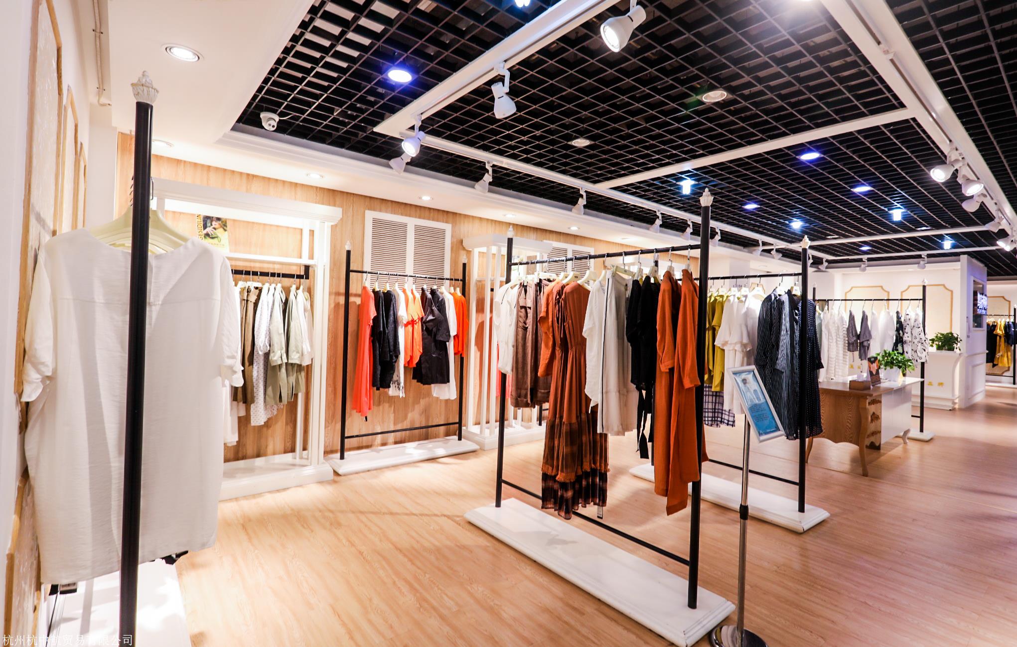 批发女装店铺装修图片