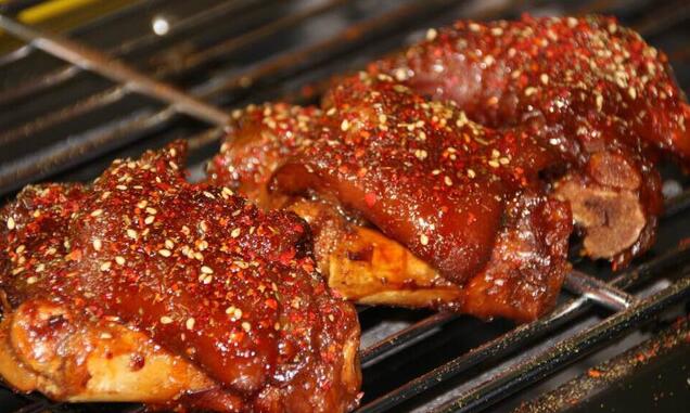 一个人卖什么小吃适合烤猪蹄的