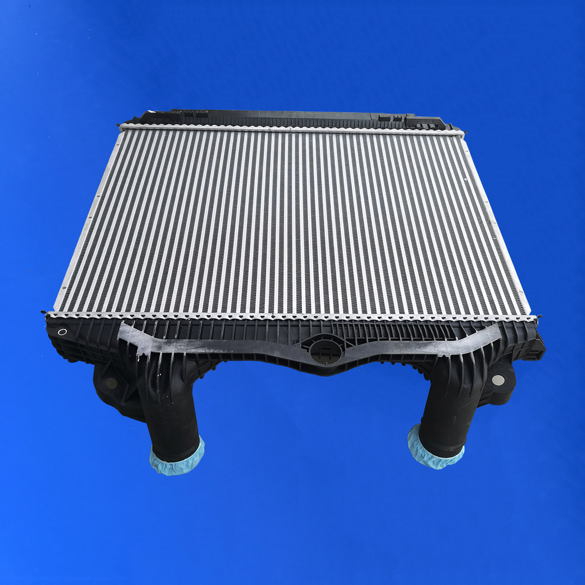 图中为德国曼中冷器,也适用于德国曼卡车,消防车等车型装配2066发动机