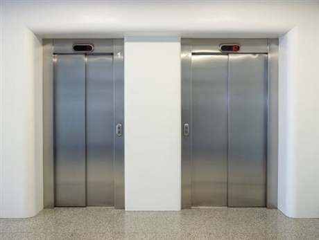 4层家用小型电梯价格 老人简易上下楼电梯 荣凯室外电梯价格