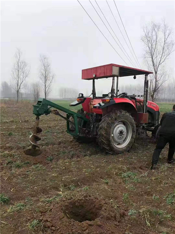 一款带倒档的手扶挖树坑机