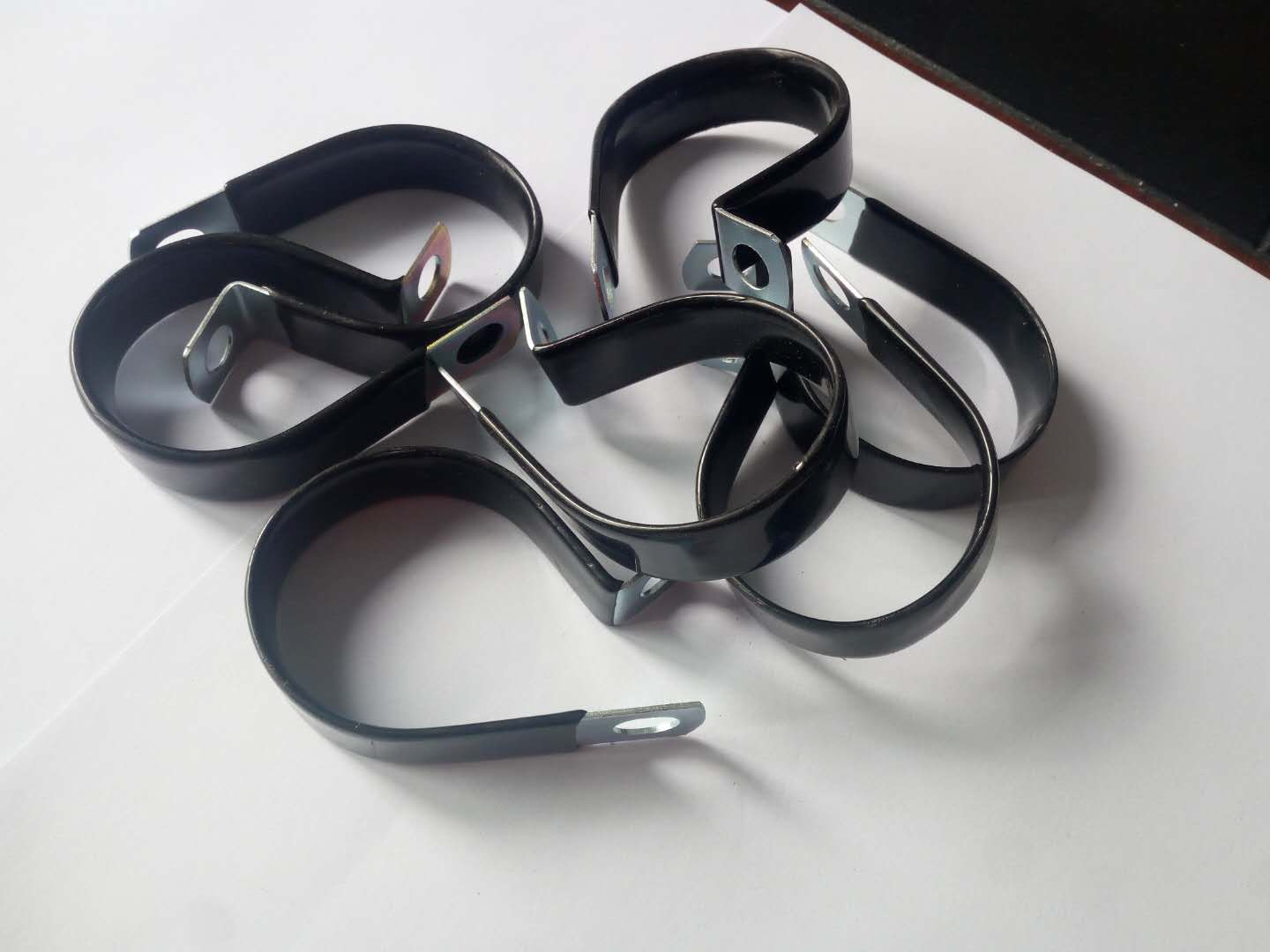 供应清新区r型包胶管夹 304不锈钢r型卡箍单管夹片带胶型线卡厂