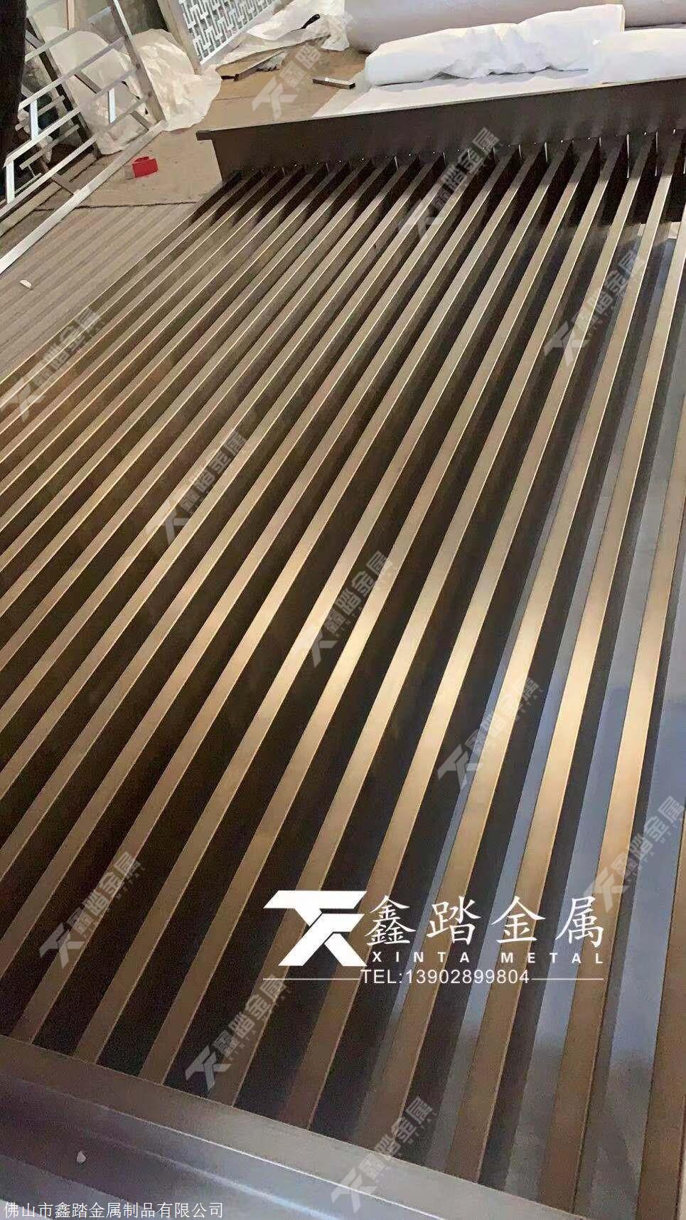 黄古铜拉丝不锈钢隔断酒店门口圆形古铜色格栅入户不锈钢隔断