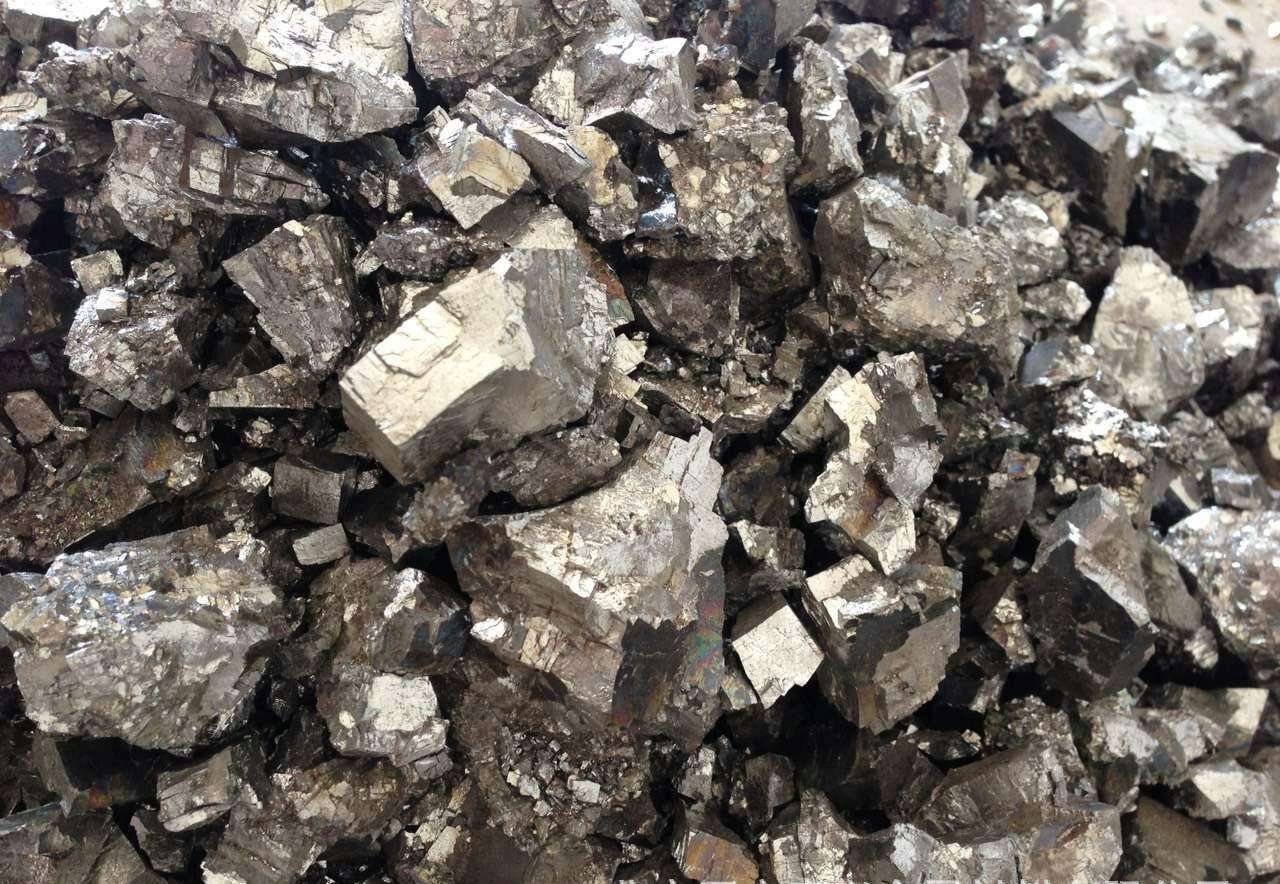 成都回收供应50钒铁80高钒钒氮合金氮化钒铁98片钒