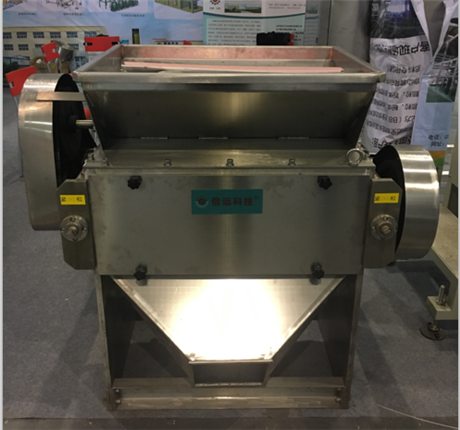 尿素粉碎机、破碎机设备