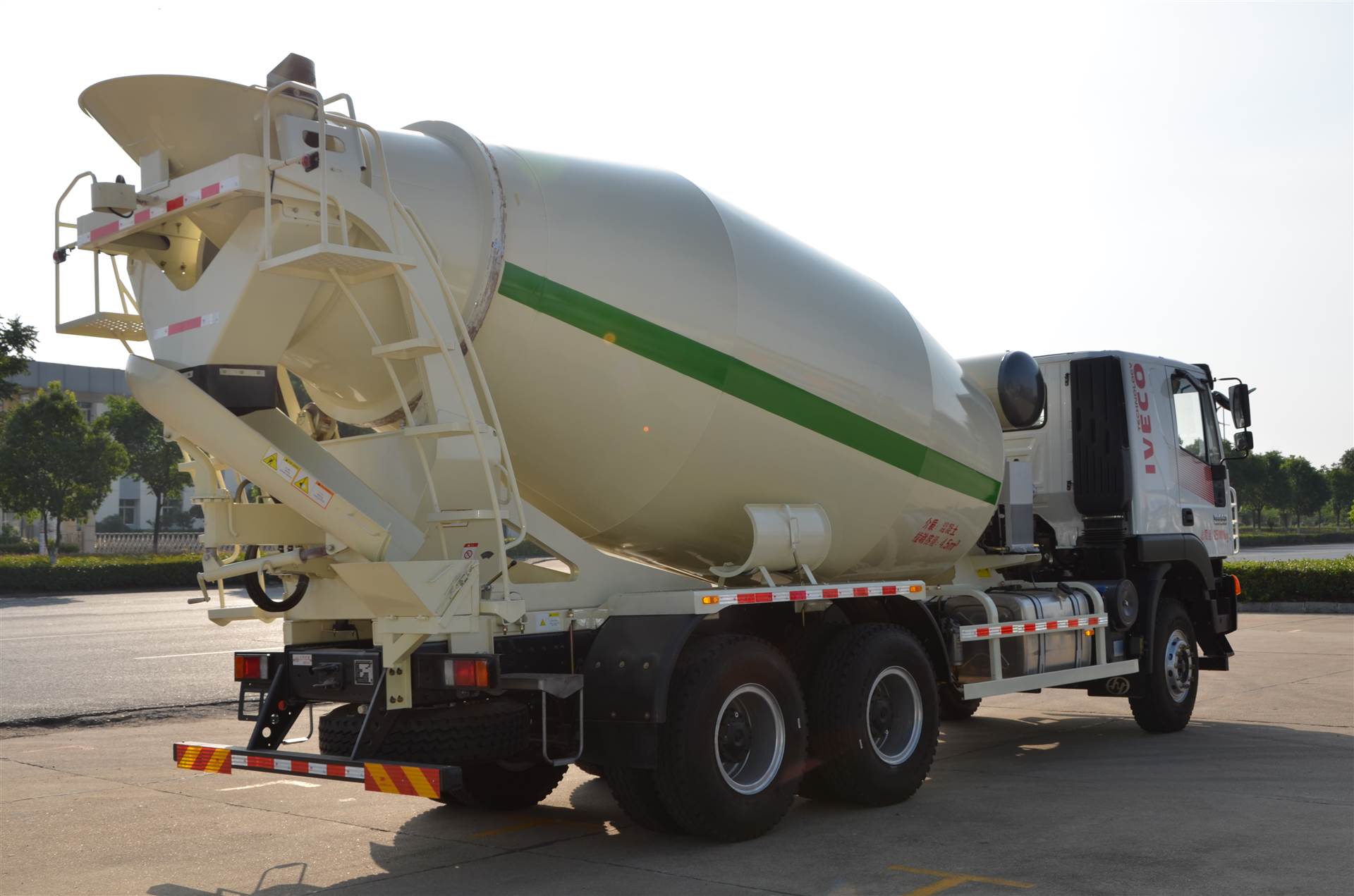 12方红岩杰狮多少钱一辆搅拌车厂家价格表