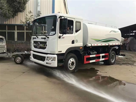 打折促销多功能洒水车报价 东风雾炮洒水车价格