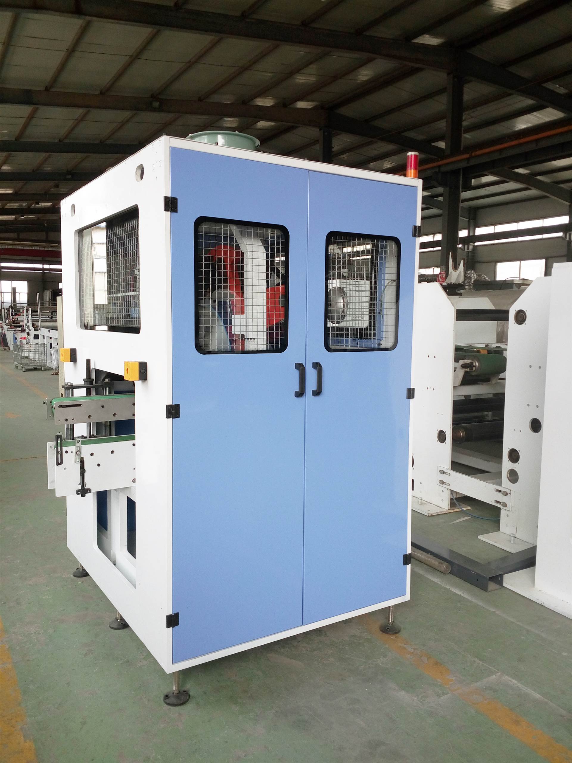 切纸机高速大回旋切纸机用来切割卫生纸卷筒纸,厨房用纸的重要设备