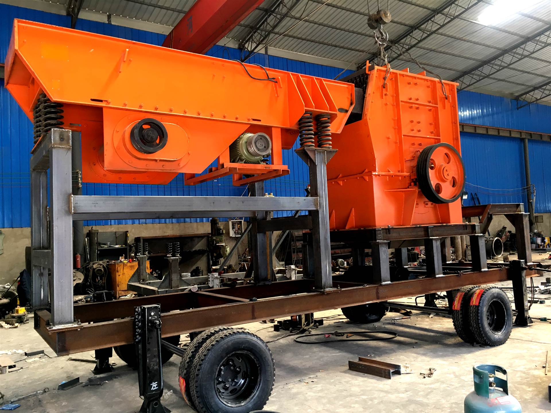 云南红河州筛分移动破碎站节能环保新型设备