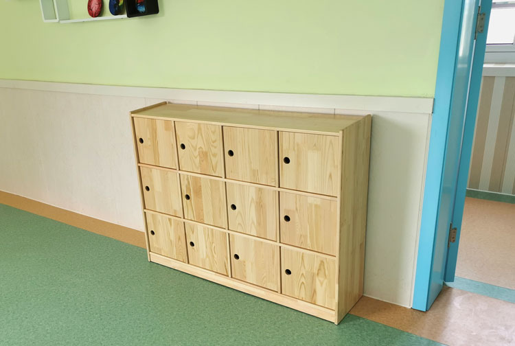 幼儿园家具山东幼儿园木质衣帽柜儿童九格衣帽柜定制