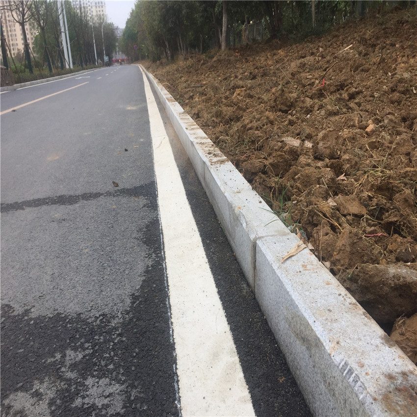 路沿石厂家芝麻灰路侧石芝麻灰路边石