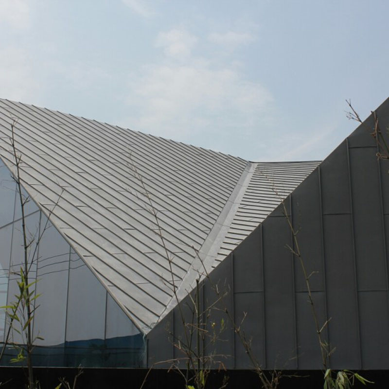 钛锌板屋面板材的特点