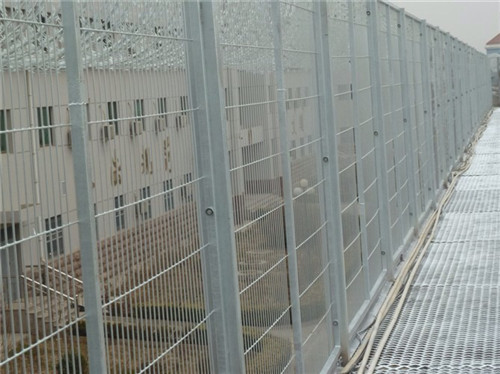 北京*钢网墙/看守所隔离网/防攀爬隔离网
