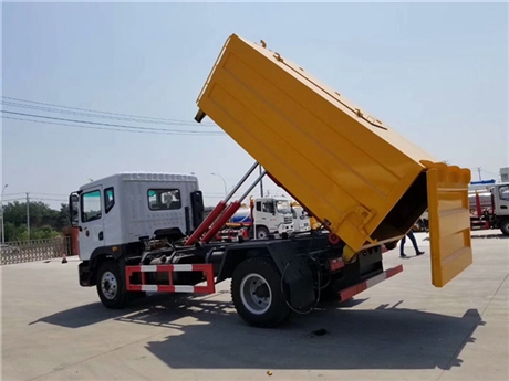 勾臂式建筑垃圾运输车-拉5吨6吨建筑垃圾运输车