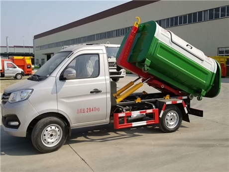 多利卡勾臂垃圾车