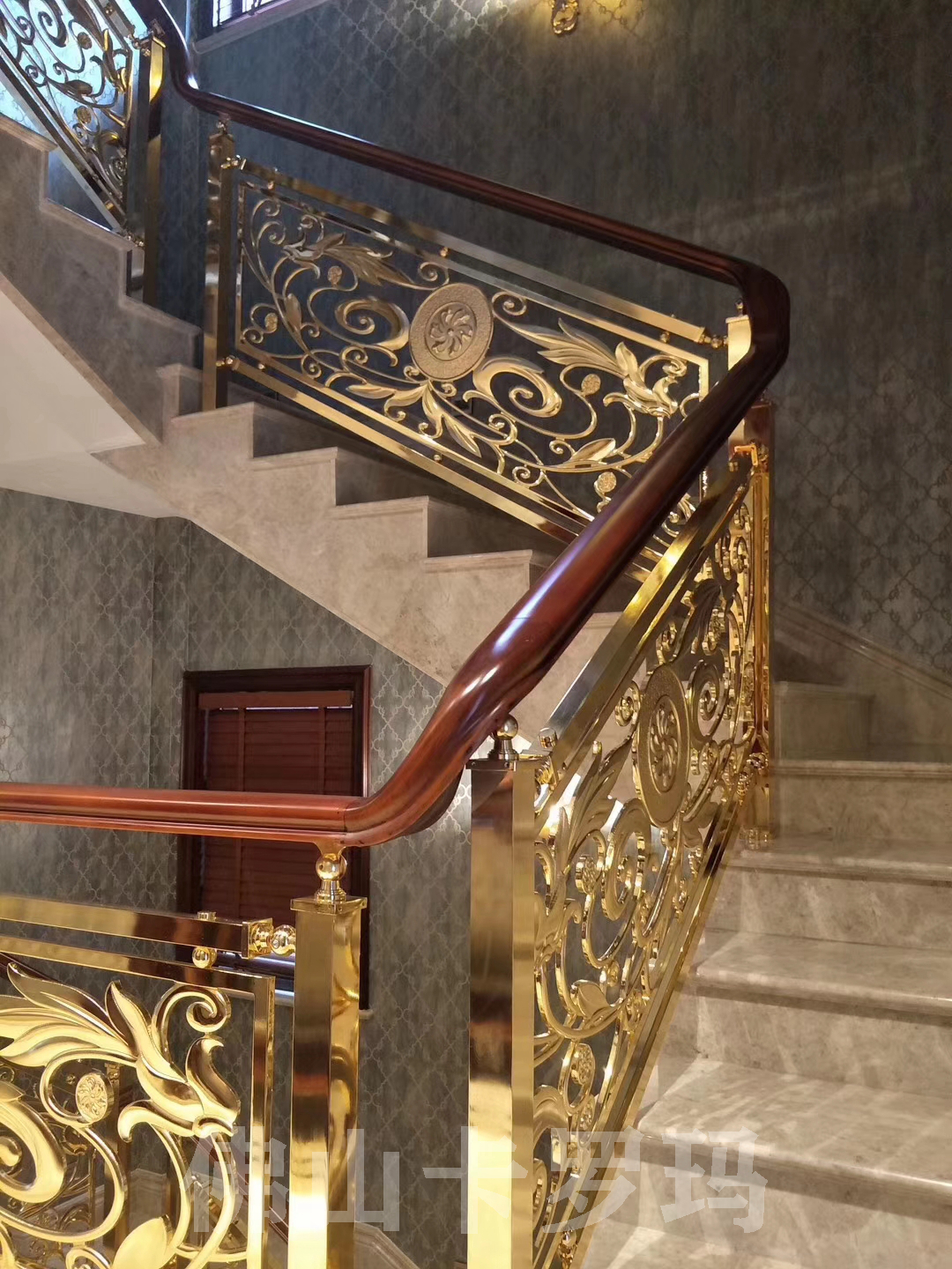 冀州创意别墅楼梯扶手定制铜楼梯厂家发货准时