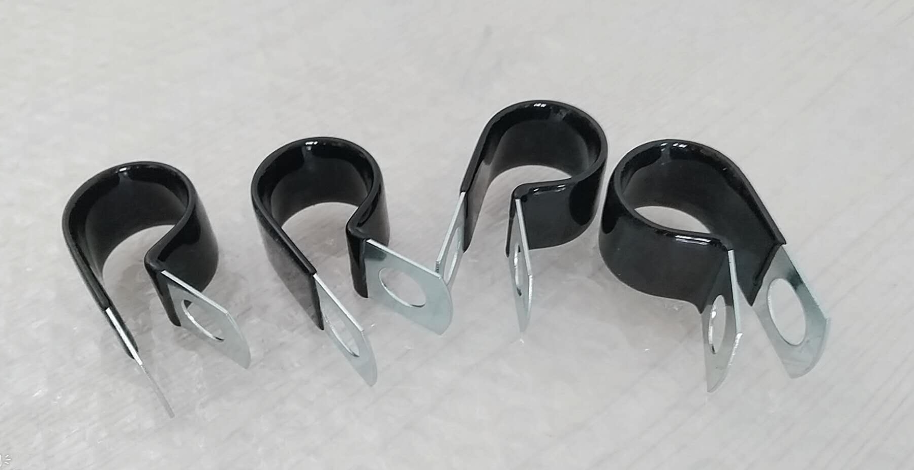 源头厂家批发哈密 镀白锌浸塑管夹 Φ8浸塑包胶线夹 包塑管夹