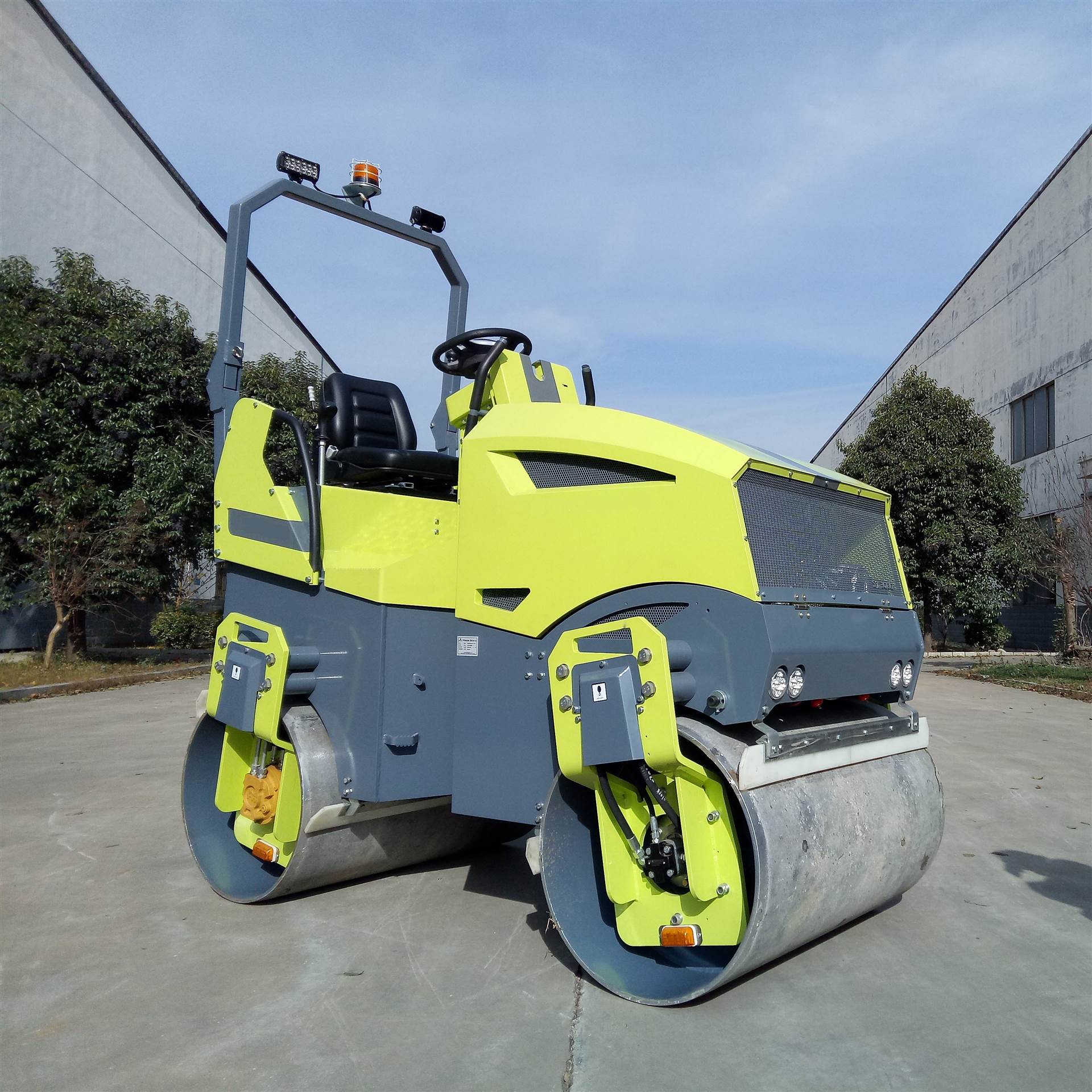 小型压路机操作方法和保养方法