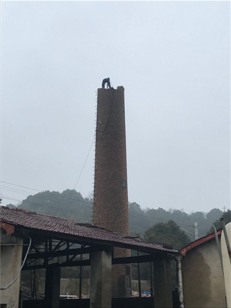 莱芜市30米红砖烟囱拆除方案--欢迎您