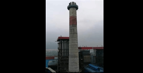 崇左市45米紅磚煙囪人工拆除--安全施工