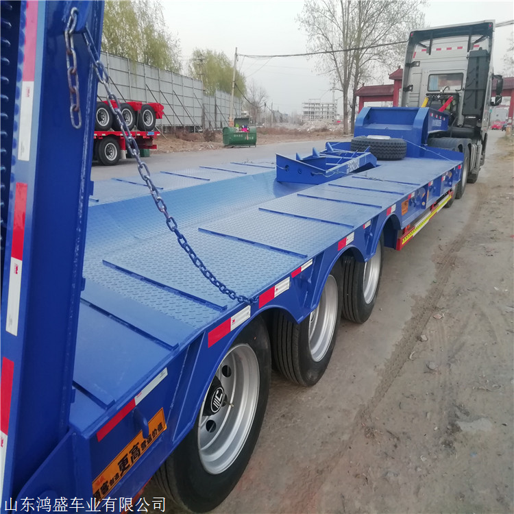 标准11米12米13米三桥低平板半挂车价格公告