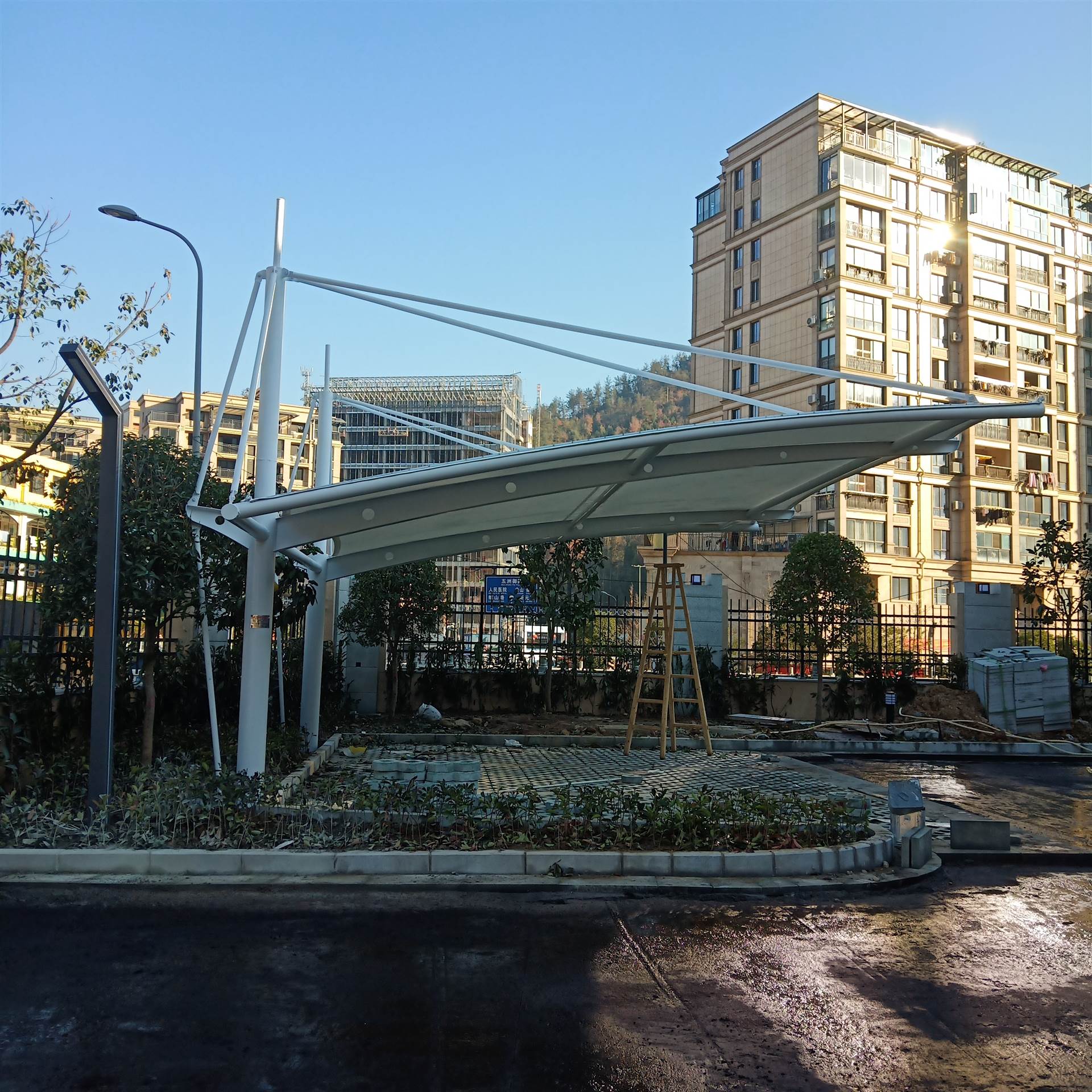 江苏汽车遮阳蓬厂家直销 膜结构停车棚 电动自行车棚