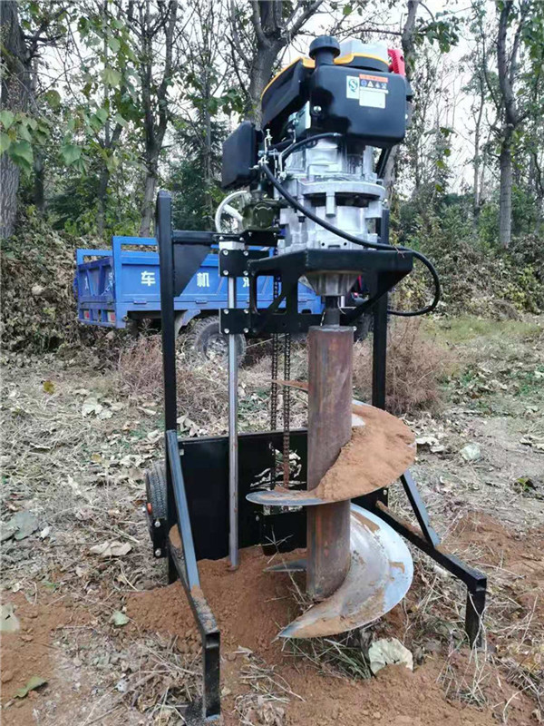 便携式挖树窝机,在种植业人人都知道使用挖树坑机不仅能快速完成工作