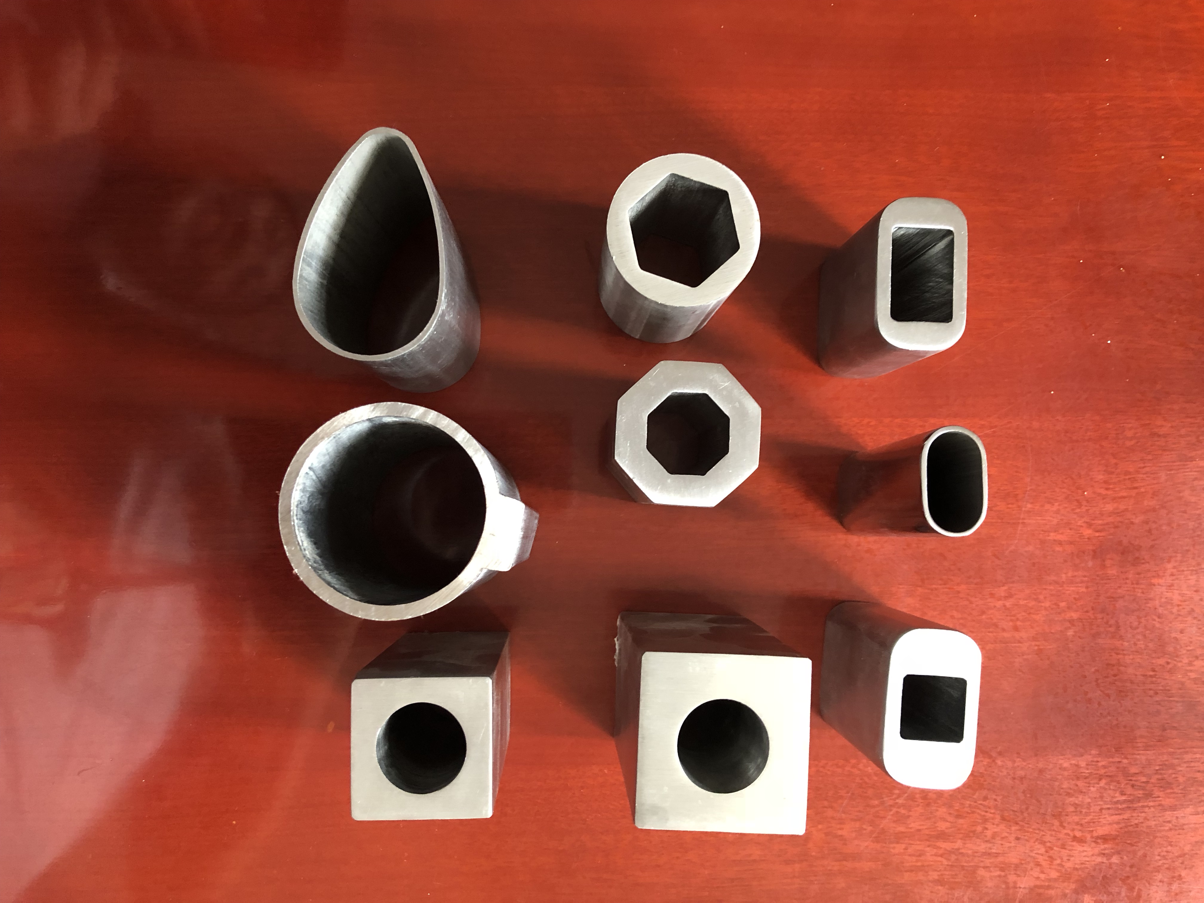 不锈钢异型管的材料优势