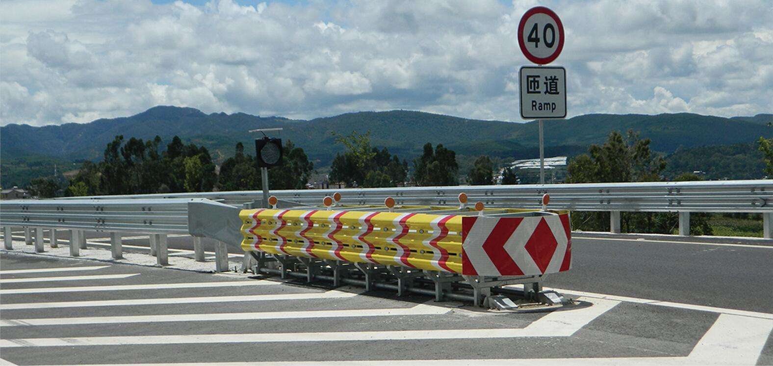 广西高速岔路口防撞垫厂家 永州可导向防撞垫报价