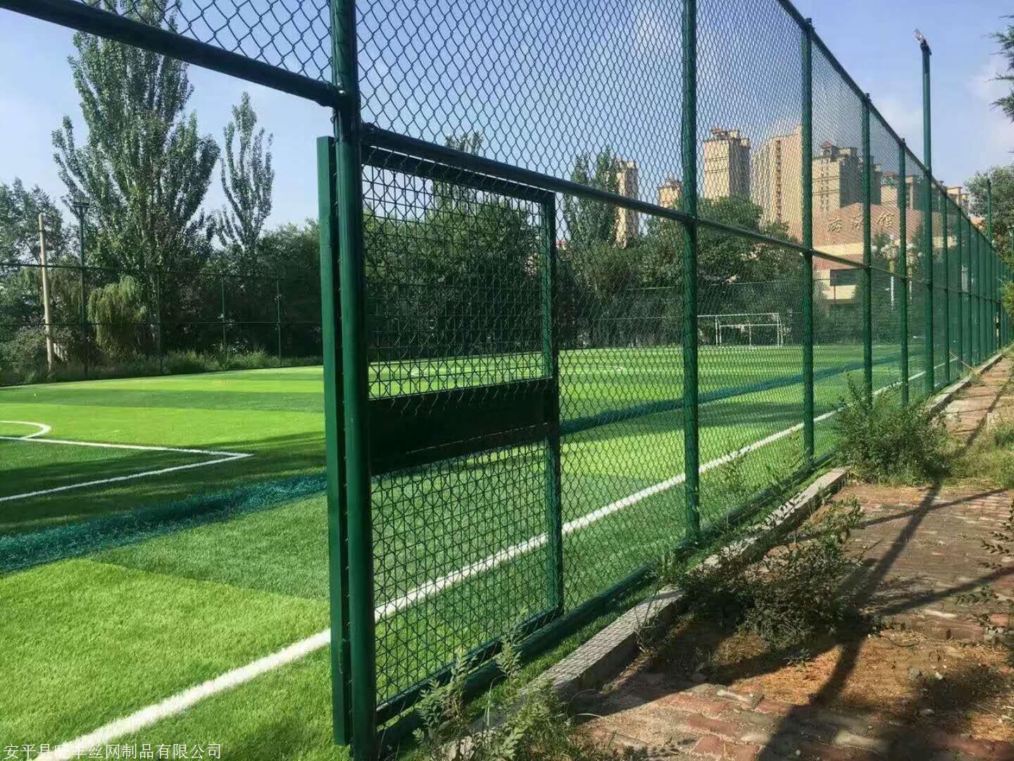 河南郑州铁链式足球场围栏网多钱一平米
