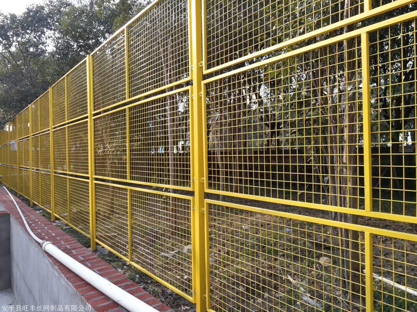 云南红河五人制笼式足球场围网上门安装