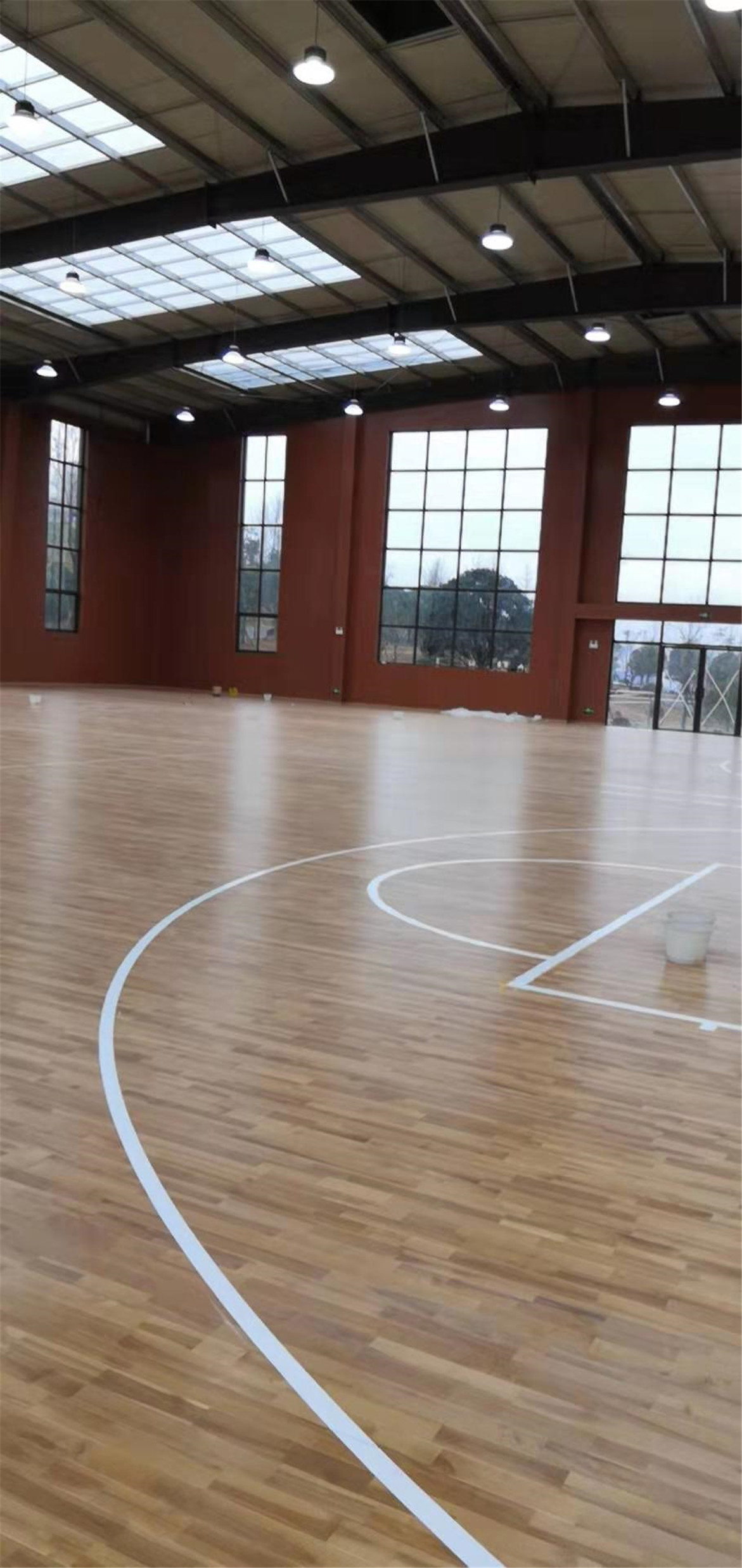 篮球馆木地板龙骨起到的作用 篮球体育运动木地板的木龙骨在运动木