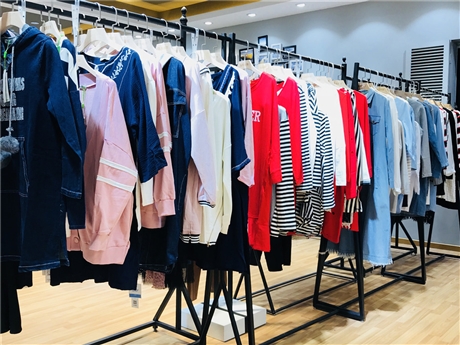 贵州贵阳服装店货源 嘉贝逸飞 深圳库存尾货女装批发 品牌服装厂