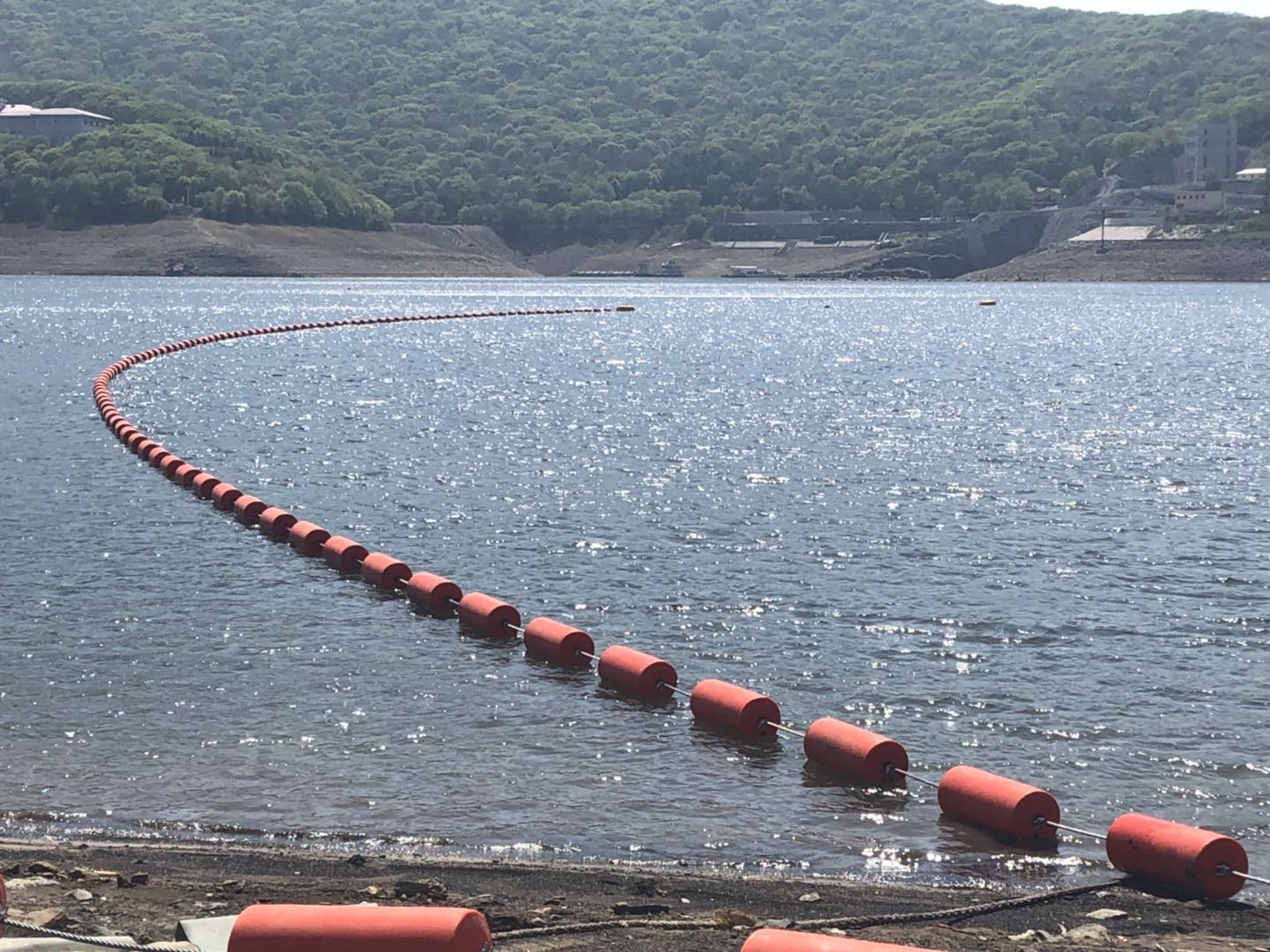 水庫攔船警示浮筒
